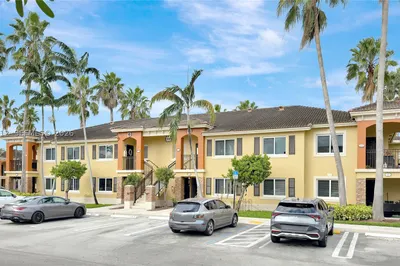 3395 NE 9th St #101 1
