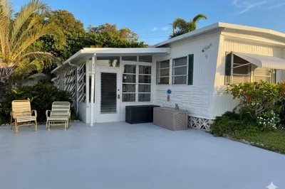4084 Bougainvillea Road W 1