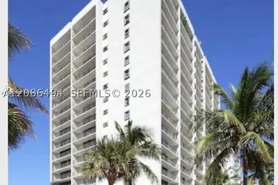 2625 Collins Ave #302 1