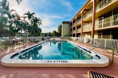 100 SE 6TH Avenue #303 1