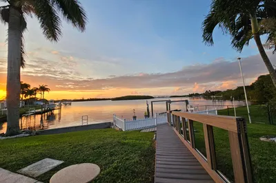 226 SW Cabana Point Cir