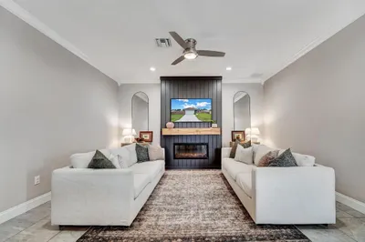 2001 SW Aguero Street 1