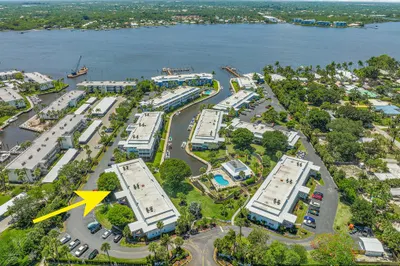 1862 SW Palm City Road #203 1