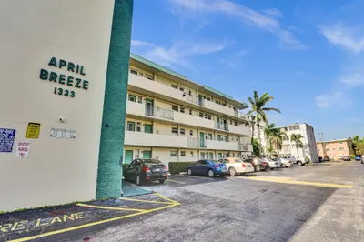 1333 E HALLANDALE BEACH Boulevard #302 1