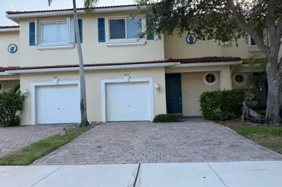 3075 N Evergreen Circle 1