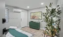 331 W 40th Pl Photo