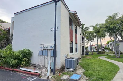 20125 NE 3rd Ct #3 1
