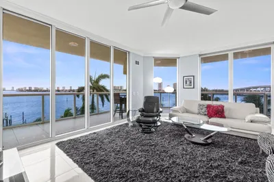 2650 Lake Shore Drive #406 1