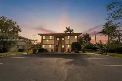 825 SW 10th St 1