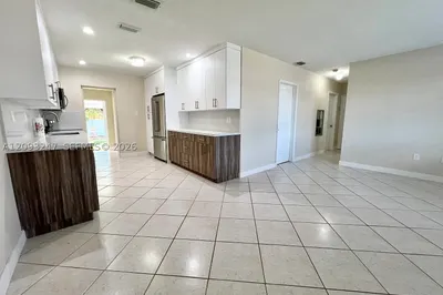 1175 W 33rd Pl 1