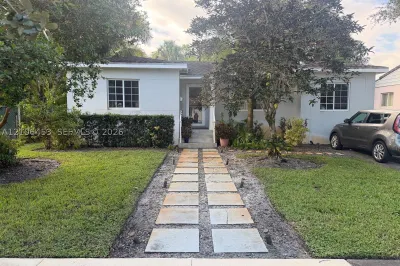 132 Whitethorn Dr 1