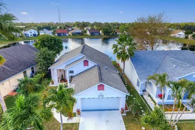 2735 Foxhall Drive E 1