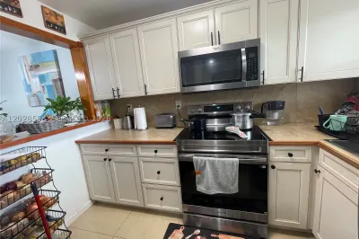 9281 Sunrise Lakes Blvd #209 1