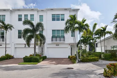 2900 NE 12th Terrace #22 1