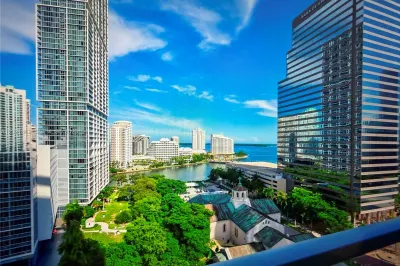 500 Brickell Ave #1600 1