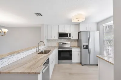 185 SW 3rd Street 1