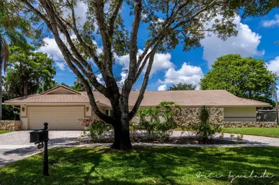 6692 N Grande Dr 1