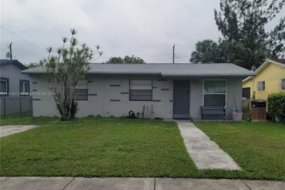 945 NW 3rd Ter 1