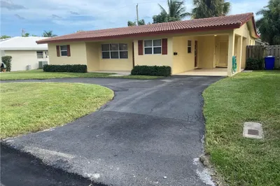 836 NE 4th Court 1