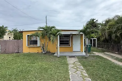 544 NW 10th St 1