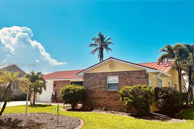 1920 Eucalyptus Ave 1