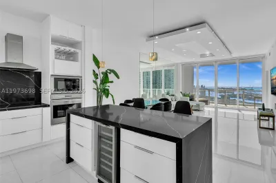 2020 N Bayshore Dr #3303 1