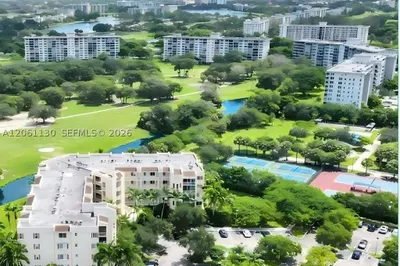 3500 Oaks Clubhouse Dr #207 1