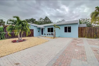 320 SW 11th Ct 0 1