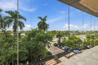 10185 Collins Ave #506 1