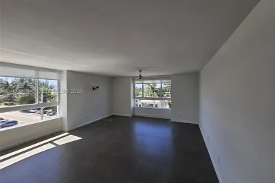 9501 E Bay Harbor Dr #5A 1