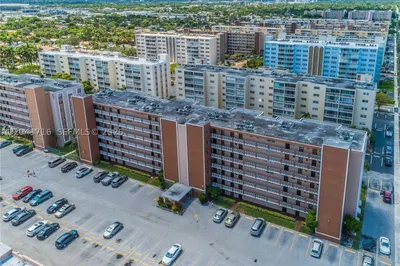 320 NE 12th Ave #303 1