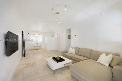 1045 Lenox Ave #4 1