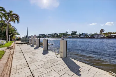 513 S Riverside Drive 1