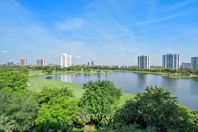 20000 E Country Club Dr #804 1