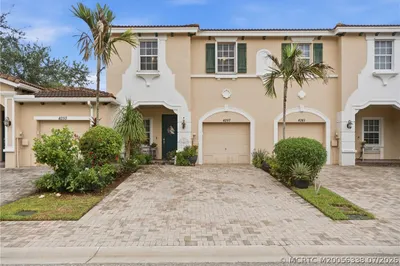 4257 SW Pine Cove Court 1