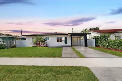 310 SW 52nd Ave 1