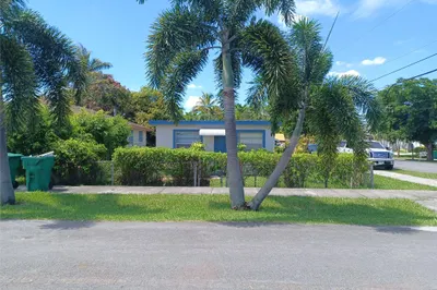 230 NW 14th Ct 1