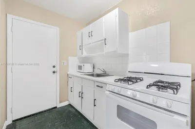 126 SW 18th Ave #11