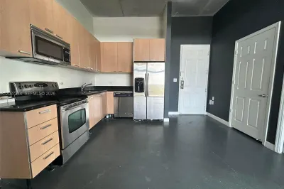 2100 Van Buren St #506 1