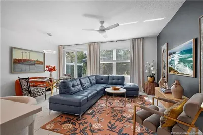 380 SE Sea Hunt Way 1