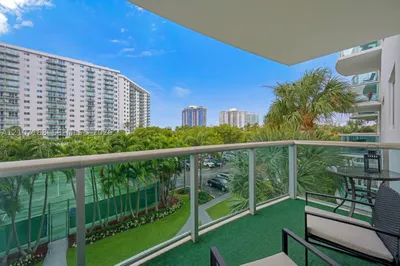 19370 Collins Ave #312 1