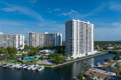 2500 Parkview Dr #2517 1