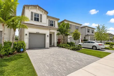 4922 NW 48th Ter #4922 1