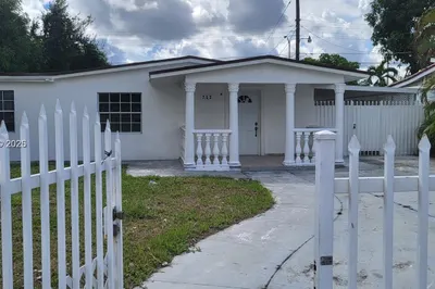 712 Hialeah Dr 1