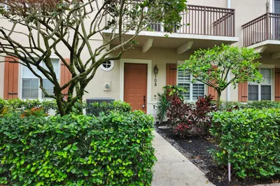 Interior location in Osceola Woods!