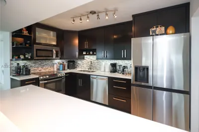 7135 Collins Ave #735 1