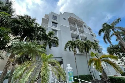 2642 Collins Ave #506 1