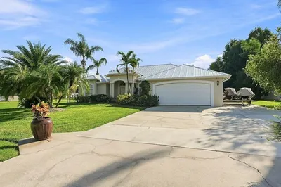 1863 SE Bowie Street 1