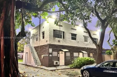 2205 Roosevelt St 1