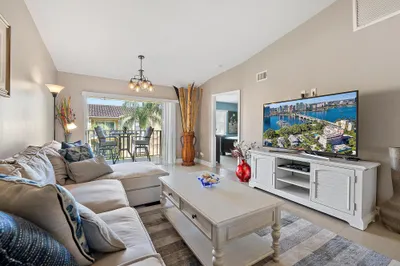 1045 Lake Shore Drive #202 1